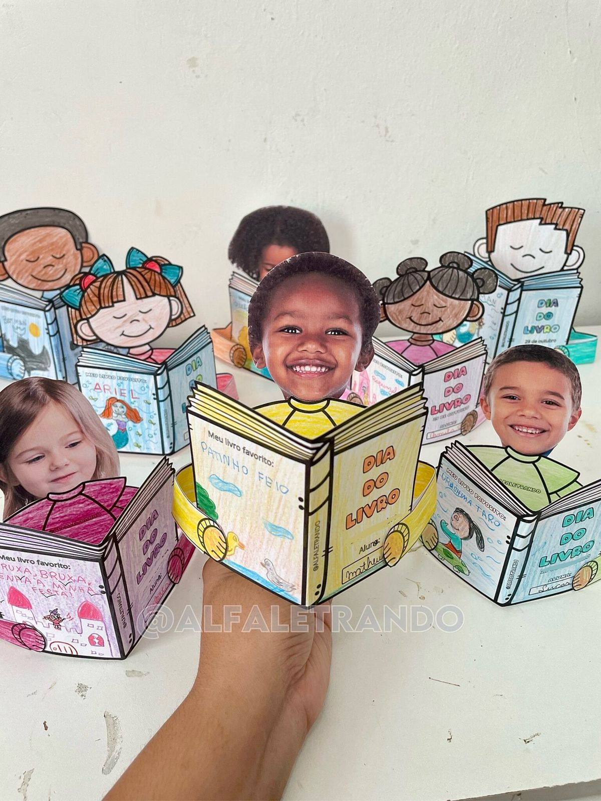 Painéis Dia do livro com atividade 3D