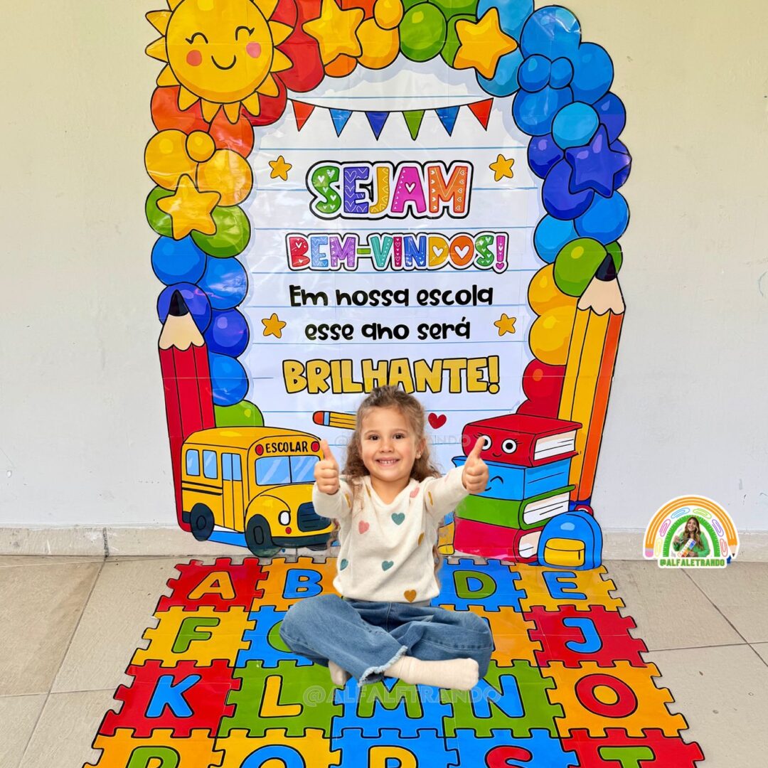 Painel 3D volta às aula com tapete lúdico