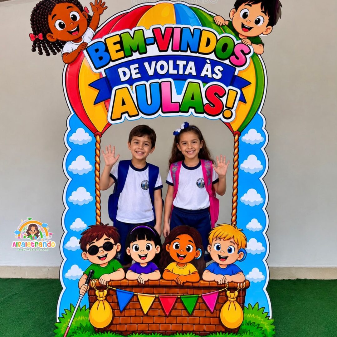 Painel moldura - Balão de volta às aulas
